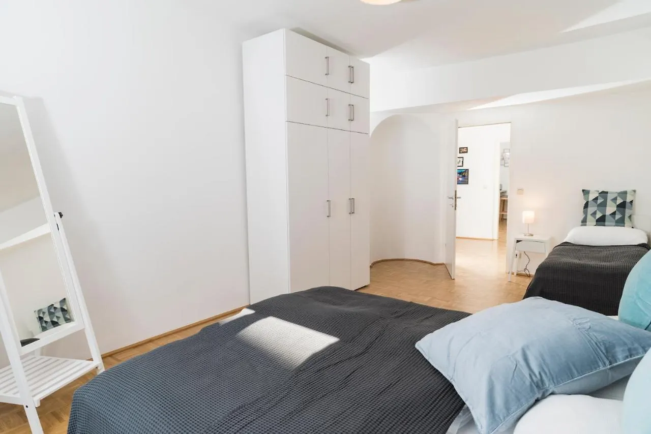 Cozy Kunsthaus Graz Apartment