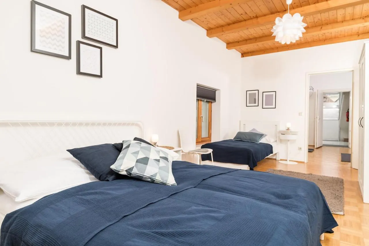 Cozy Kunsthaus Graz Apartment
