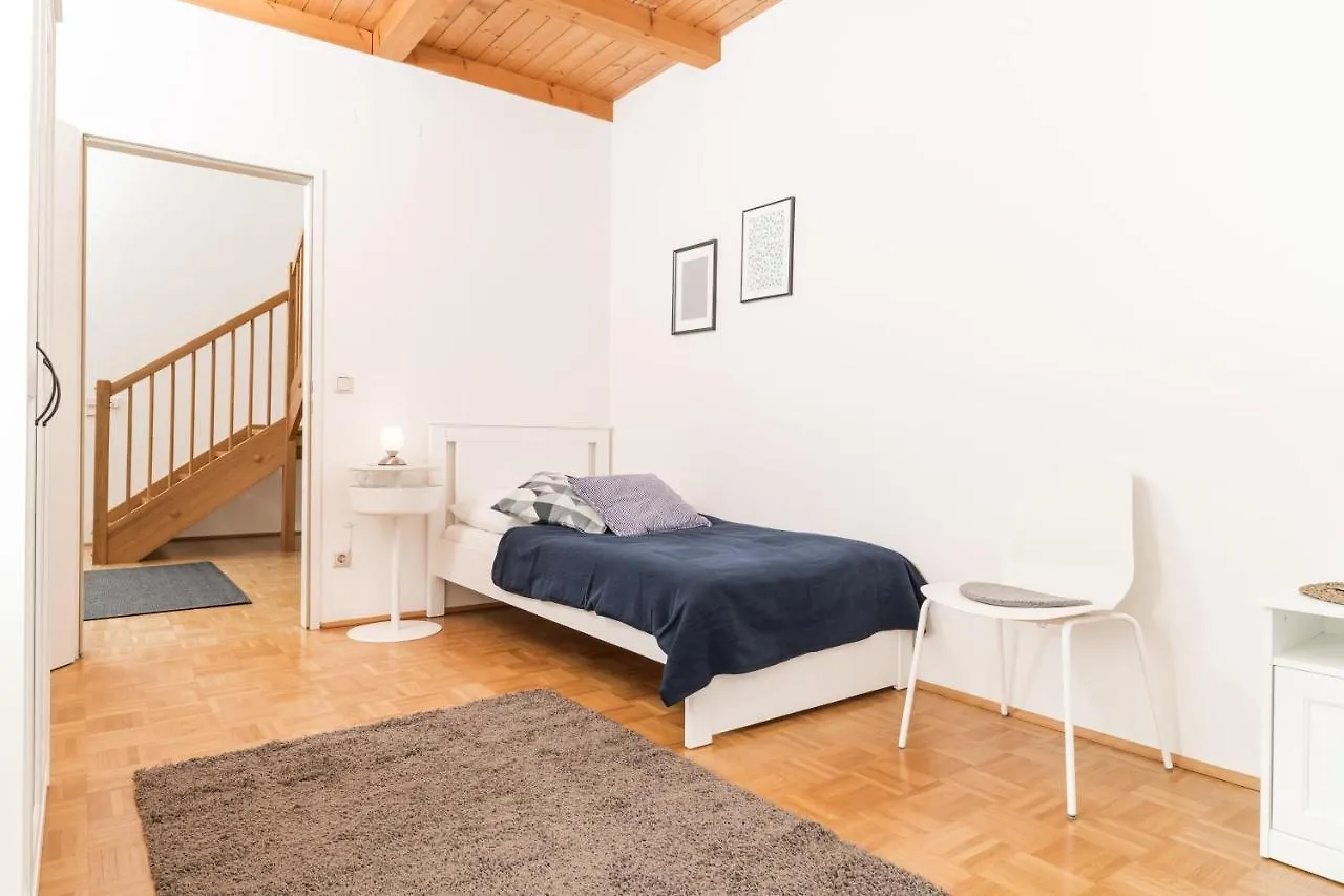 Cozy Kunsthaus Graz Apartment